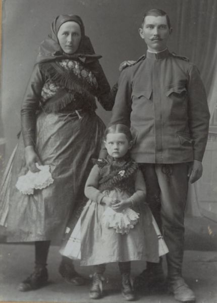 Béres Mihály I. világháborúban szolgált katonaként feleségével és kislányával