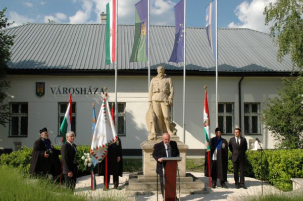 Dr. Vass György polgármester beszéde a megemlékezésen