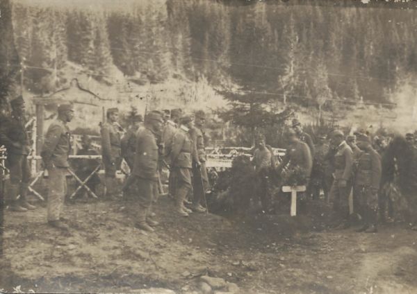 K. Szabó János levelén látható fénykép egy főhadnagy temetéséről (1917)